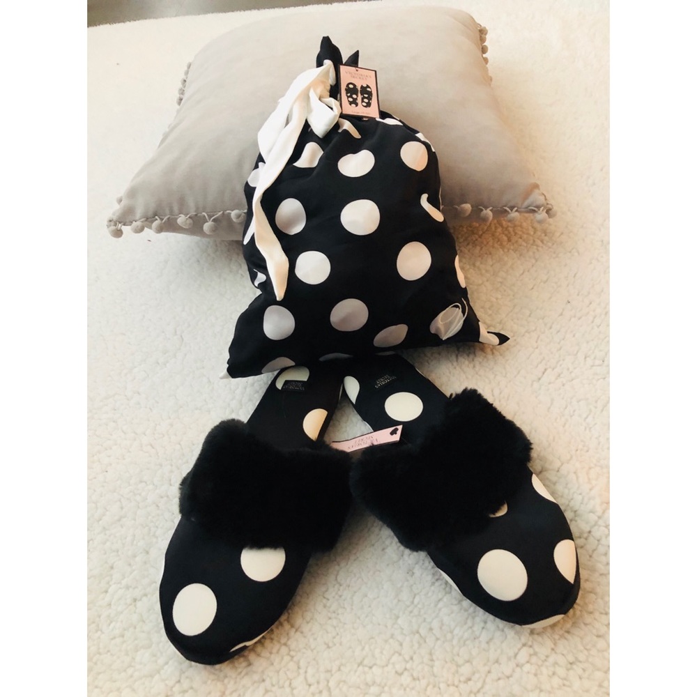 🌑✨Victoria’s Secret Signature Satin Slippers✨🌑